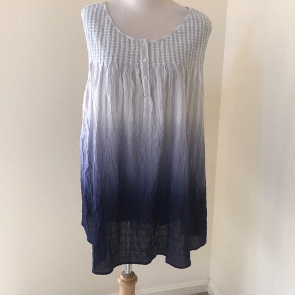 Torrid SZ 2, white/ navy ombré smocked top. - Picture 1 of 7